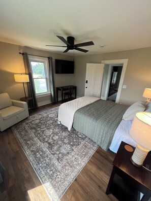 Room - Beautifully Renovated Farmhouse next to Dorf Haus Supper Club (Sauk City)