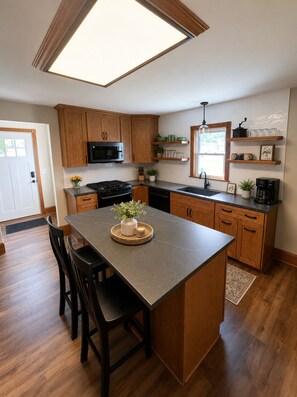Private kitchen - Beautifully Renovated Farmhouse next to Dorf Haus Supper Club (Sauk City)