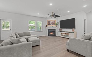 Living area - Spacious NC Retreat • Modern Home • Perfect for Families-5 Bedrooms (Fuquay-Varina)