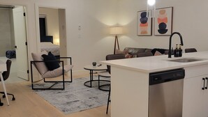 Unclassified image, 4 of 38, button - Modern 2BR Suite near Edgemont Village & North Shore Mountains (North Vancouver)