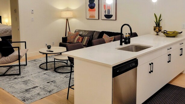 Unclassified image, 1 of 38, button - Modern 2BR Suite near Edgemont Village & North Shore Mountains (North Vancouver)