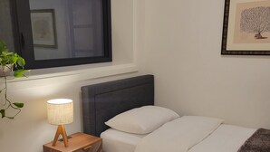 Unclassified image, 2 of 38, button - Modern 2BR Suite near Edgemont Village & North Shore Mountains (North Vancouver)