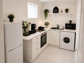 Unclassified image, 3 of 7, button - Modern Heathrow Apartment with Parking & Garden (Hayes)