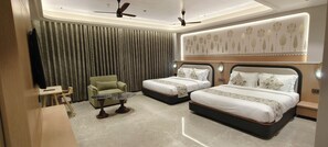 ห้องแฟมิลี่สำหรับสี่ท่าน, วิวทะเล | ตู้นิรภัยในห้องพัก, เตารีด/โต๊ะรีดผ้า, Wi-Fi ฟรี
