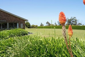 A brick building with a lawn and garden in front. - Viewbank Homestead A Sprawling Garden Estate (Shoreham)