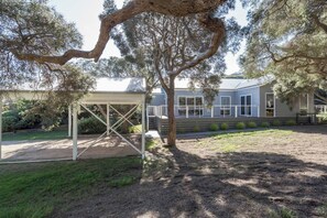 Property grounds - Moonah Retreat—Coastal Serenity near Hot Springs (Sorrento)