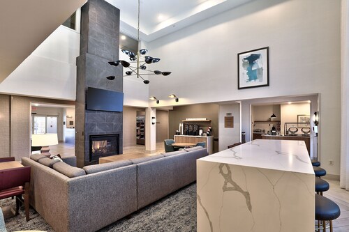 2BR Accessible Suite | Free Hot Breakfast + Pool