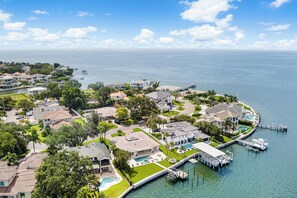 A coastal residential area with houses, a marina, and a clear view of the ocean. - WATERFRONT OASIS-4 BED/3 BATH HOME WITH POOL, SPA, DOCKAGE CLOSE TO DOWNTOWN (St. Petersburg)