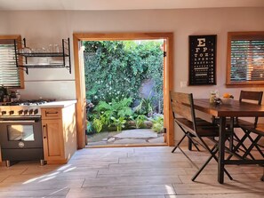 Unclassified image, 4 of 24, button - Cozy 1-bedroom studio in delightful Culver City with AC (Culver City)