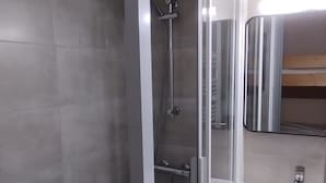 Unclassified image, 3 of 7, button - Vrbo Property (Barèges)