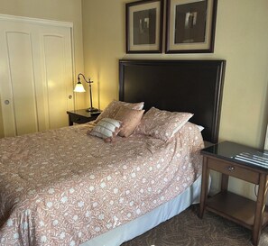 Room - Beautiful Villa in La Quinta!
2-bedroom Legacy Villas AC, gym, gorgeous pools! (La Quinta)