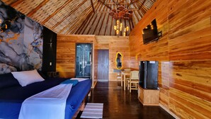 Standard-Doppelzimmer, 1 King-Bett, eingeschränkter Meerblick