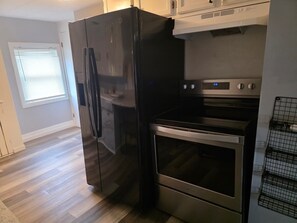 Unclassified image, 4 of 27, button - Stunning 2-bedroom Unit with in-unit Laundry in Desirable Downtown Manchester (Manchester)