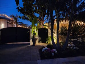 Unclassified image, 3 of 24, button - Luxury Studio Lounge at Jackson Market (Culver City)