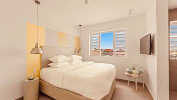 Deluxe Penthouse, 3 Bedrooms, Private Pool, Bay View | In-room safe, desk, laptop workspace, blackout drapes