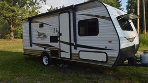 Unclassified image, 5 of 32, button - The Lux Camper - Getaway to So. Illinois (Murphysboro)