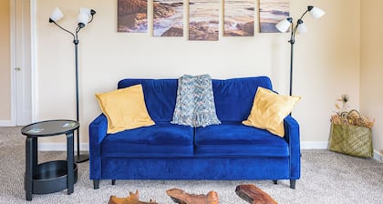 Sunny Hills 2-bedroom house in welcoming Port Angeles for your getaway