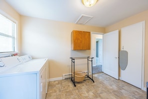 Interior - Sunny Hills 2-bedroom house in welcoming Port Angeles for your getaway (Port Angeles)