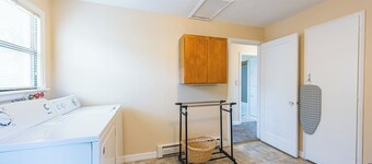 Sunny Hills 2-bedroom house in welcoming Port Angeles for your getaway
