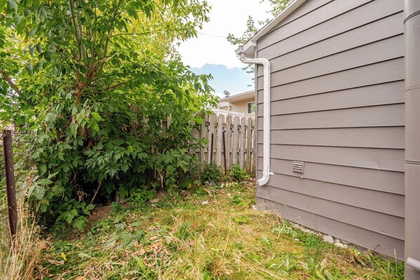 Property grounds - Appartement familial 2 chambres près d’Ottawa – Wi-Fi et stationnement (Gatineau)
