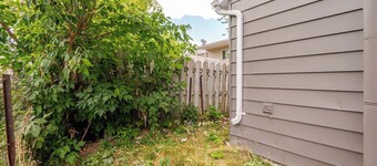 Family 2-bedroom near Ottawa – Wi-Fi and free parking