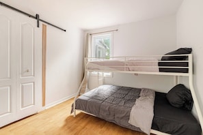 Room - Appartement familial 2 chambres près d’Ottawa – Wi-Fi et stationnement (Gatineau)