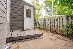 Terrace/patio - Appartement familial 2 chambres près d’Ottawa – Wi-Fi et stationnement (Gatineau)