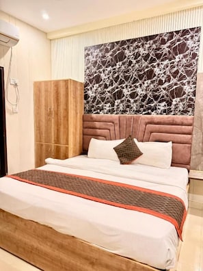 Desk, laptop workspace, free WiFi - RAJ by Vaishno Miles (Haridwar)