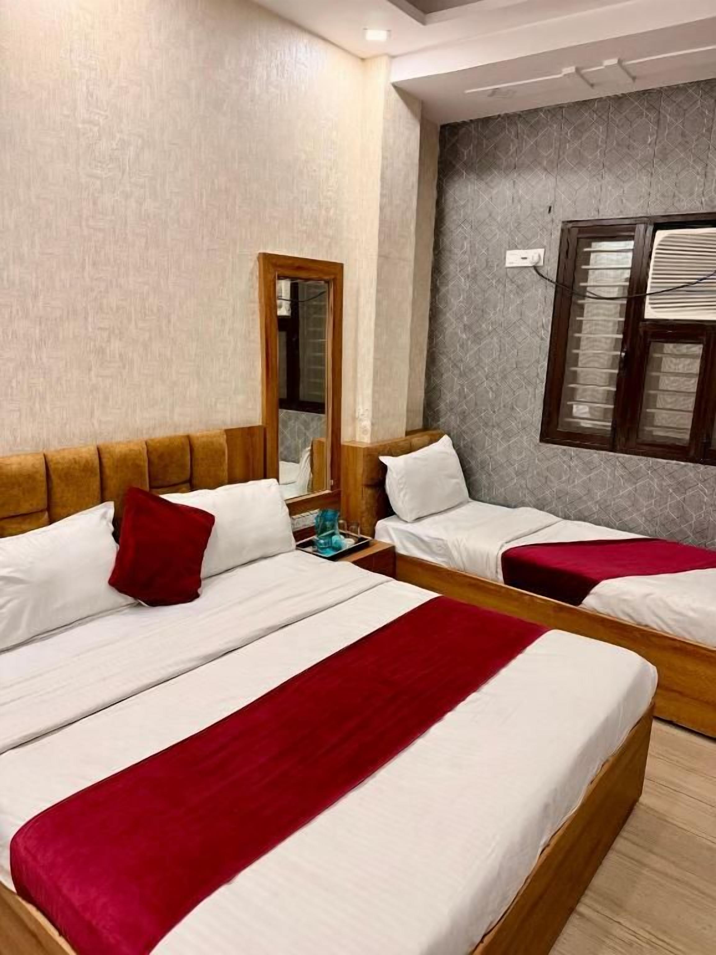 Deluxe Triple Room | Desk, laptop workspace, WiFi (free)