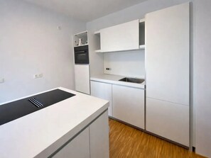 Private kitchen - Perfect 2-bedroom Penthouse apartment with a king-size balcony in Straubing (Straubing)