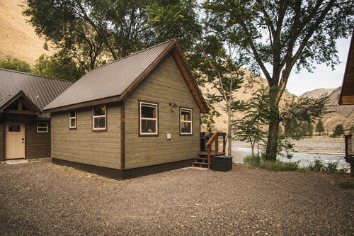 Riverfront Tiny Cabin Made for Two