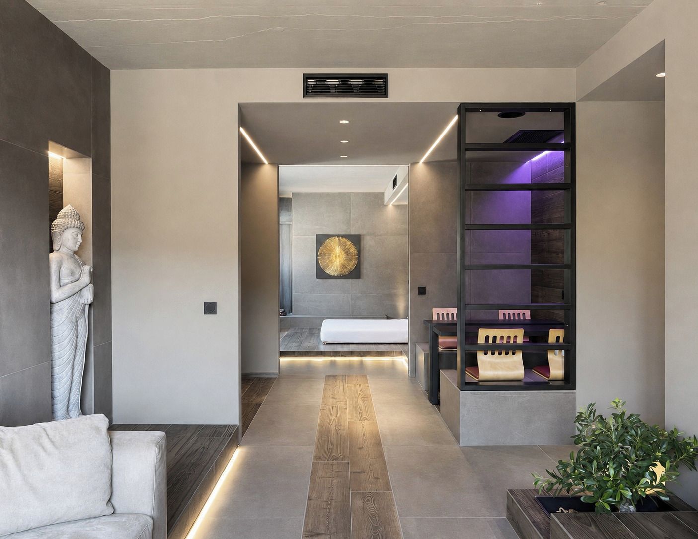 Een modern interieur met een beeld, een bed, een zithoek en een plank met spullen.