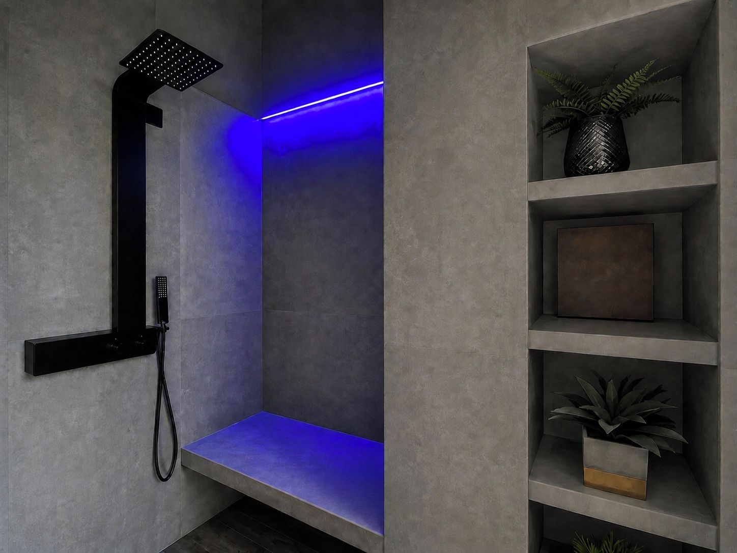 Een moderne douche met een handdouche, een wandpaneel, een plank met decoratieve planten en een inbouwplank.