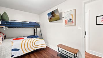 3 bedrooms, iron/ironing board, travel crib, WiFi
