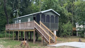 Exterior - Bayou Bengal Bungalow Fire Pit-Grill-Screened Porch-Near LSU & Bars Restaurants (Baton Rouge)