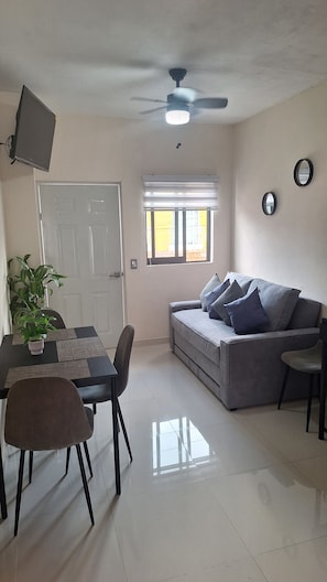 Living area - Modern & Secure 2 Bedrooms Zapopan Gem - Perfect for Families & Trips (Zapopan)