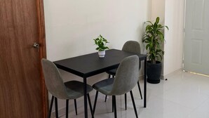 Dining - Modern & Secure 2 Bedrooms Zapopan Gem - Perfect for Families & Trips (Zapopan)