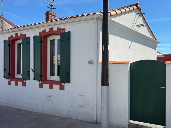 Unclassified image, 1 of 17, button - Vrbo Property (La Tranche-sur-Mer)