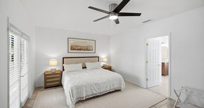Spacious 4-bedroom house in Englewood with a pool & 9 minuted to the Beach