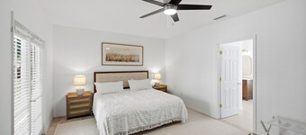 Spacious 4-bedroom house in Englewood with a pool & 9 minuted to the Beach