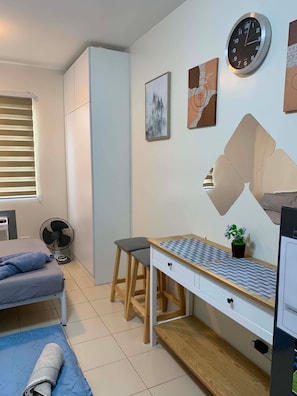 Iron/ironing board, internet, bed sheets - Rozhel Cozy Studio Retreat | 8 Spatial Davao | Fast Wifi | Netflix | Pool & Gym (Davao City)
