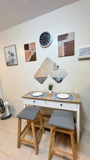 Dining - Rozhel Cozy Studio Retreat | 8 Spatial Davao | Fast Wifi | Netflix | Pool & Gym (Davao City)