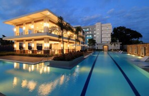 Pool - Rozhel Cozy Studio Retreat | 8 Spatial Davao | Fast Wifi | Netflix | Pool & Gym (Davao City)