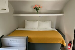 Unclassified image, 2 of 18, button - Luxury Trailer Stay with Direct Access to Trail, Full Hookup and included (Orinda)