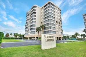 A multi-story building with a sign reading 'Vanderbilt Landings.' - 2-bedroom condo in brilliant, completely renovated in 2026 Naples with cool AC (Naples)