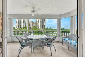 Interior - 2-bedroom condo in brilliant, completely renovated in 2026 Naples with cool AC (Naples)