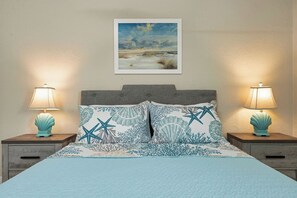 A bedroom with a bed, two nightstands, two lamps, and a framed picture on the wall. - Siesta Key Paradise 5BR 4BA Sleep 20 (Sarasota)