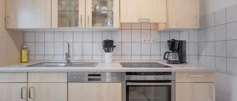 Coffee/tea maker, fridge, microwave, oven