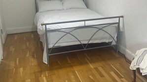 2 bedrooms, WiFi (free), bed sheets - Cosy 2 Bed Apartment in Enfield (Enfield)