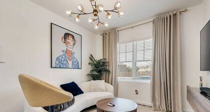 Luxury 5BR Furnished Spacious Dallas Retreat. Short & Extended Stays. Sleeps 15!